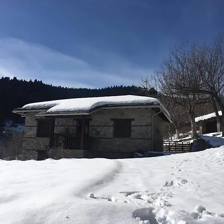 παραδοσιακή πέτρινη στην ελάτης *