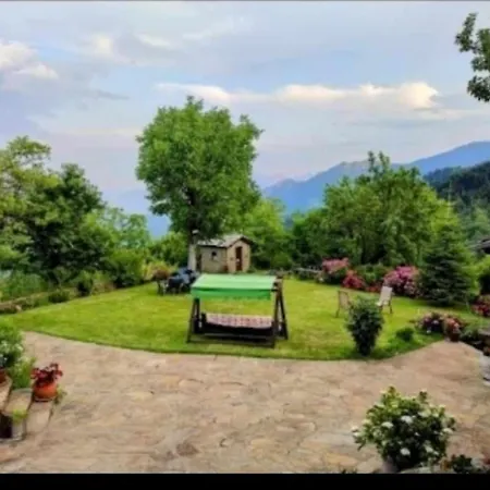 παραδοσιακή πέτρινη στην ελάτης